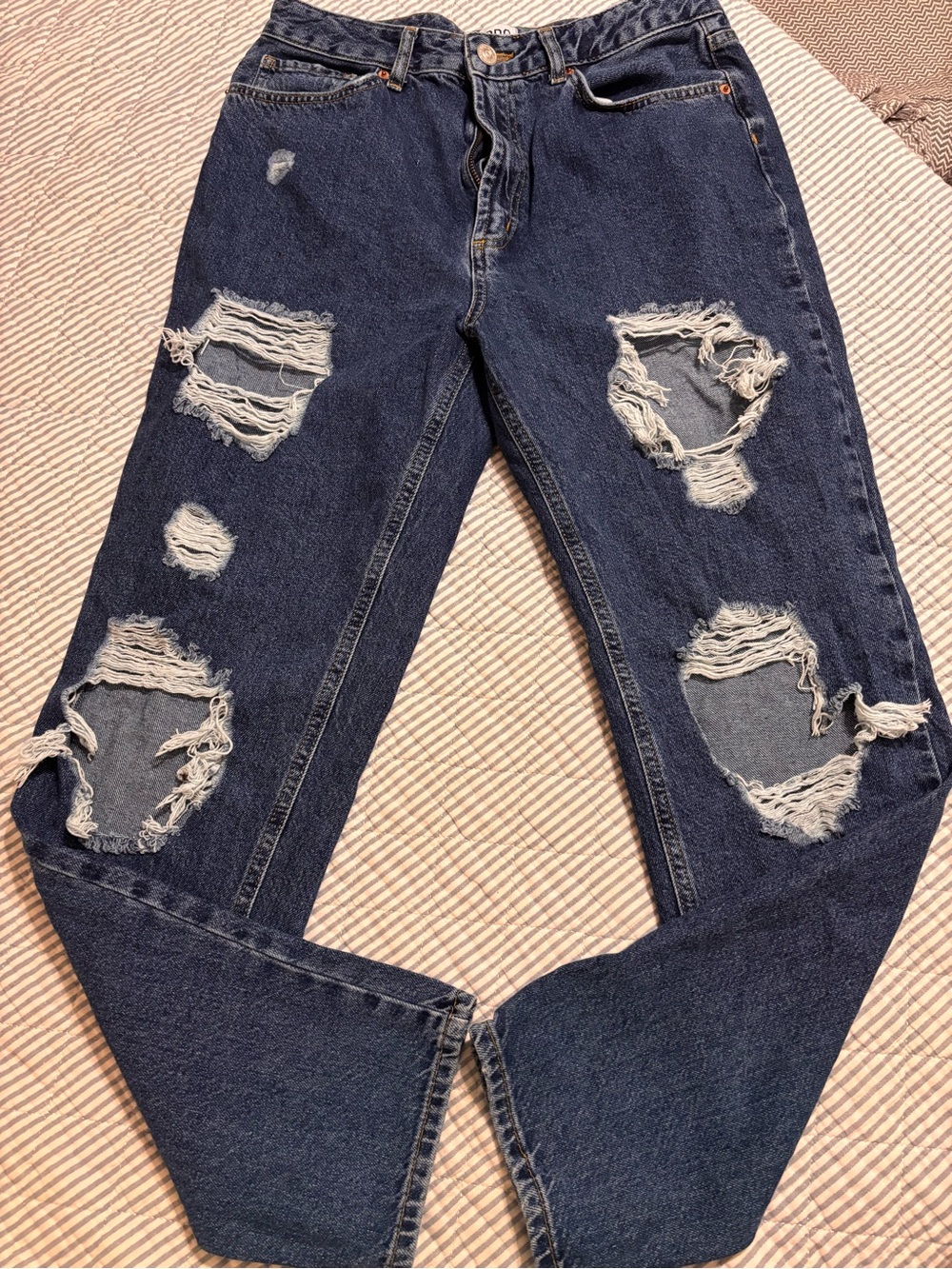 URBAN outfitters ORipped Dark Blue Jeans
